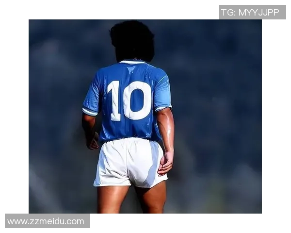 足球场上的奇迹蓝色头发女孩如何成为明星球员的传奇故事